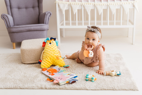 Zestaw Prezentowy JOLLY BABY Przytulanka Grzechotki Książeczka 5 elementów