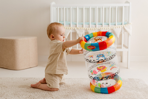 DUMEL Dmuchany roler do nauki raczkowania 44cm grzechoczące piłeczki